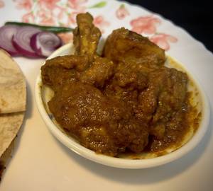 3 roti with chicken kasa [2 pieces]