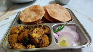 6 Poori with Aloo Jeera