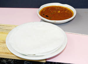 4 Nice Pathiri + Kadala Curry