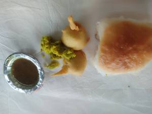 Vada Pav [1 pav & 2 Vada]