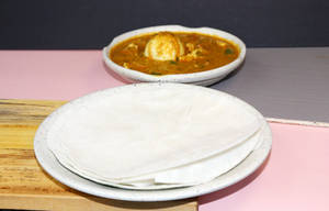 4 Nice Pathiri + Egg Curry