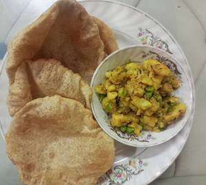 4 Puri with aalu jeera