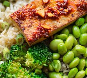 Edemame grilled tofu rice bowl