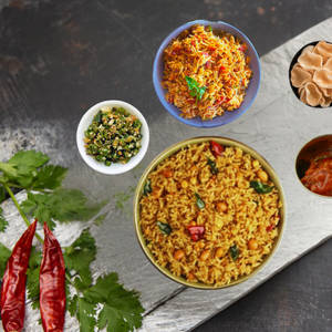 Tamarind Rice 450 Ml+tomato Rice 250 Ml+veg 250 Ml+fryums+pickle