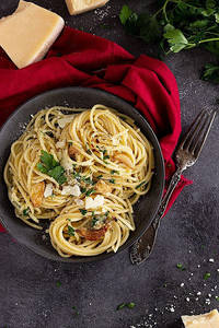 Spaghetti In Mushroom Florentine