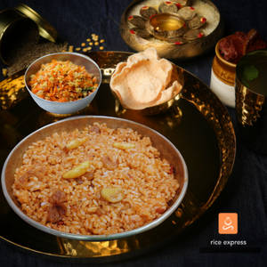 Poondu Kuzhambu Rice 450 Ml + Veg 250 Ml + Fryums + Pickle