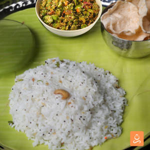 Coconut Rice 450 Ml + Veg 250 Ml + Fryums + Pickle