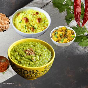 Palak Khichdi 450 Ml+lemon Rice 250 Ml+veg 250 Ml+fryums+pickle