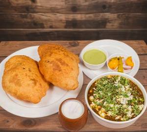 Chole bhature paneer wale