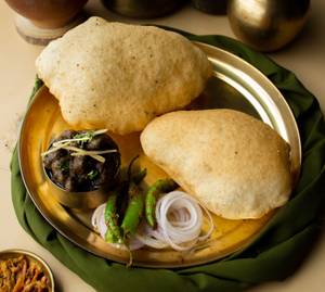 Chole Bhature [2 Pcs]