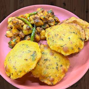 4 Poori With Aloo Sabji