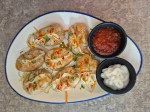 Veg Cheese Momos [8 Pieces]