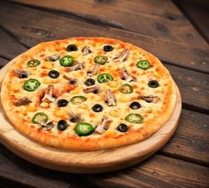 Gold corn and black olive pizza