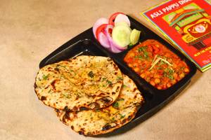 Amritsari Kulcha With Chole