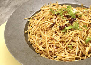 Chilly Garlic Noodle Chicken