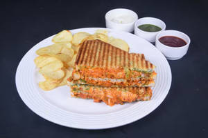 Chilli Paneer Sandwich With Chips