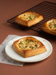 CHILLI CHEESE DANISH