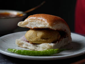Schezwan Vadapav [150 gm]