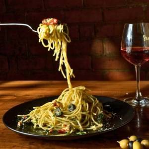 Spaghetti Aglio Olio- Chicken