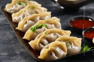 Juicy Steamed Butter Chicken Momos