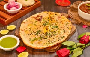 Stuffed Tandoori Parantha With Plain Dahi