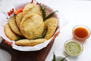 Pyaz Kachori [2 Pcs]