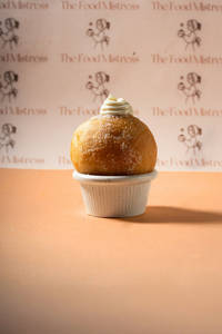 Cookie And Cream Bomboloni