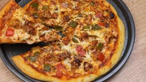 Chilli chicken pizza