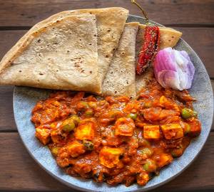 Paneer Kolhapuri with Roti(Sabji + 4 Roti + salad )