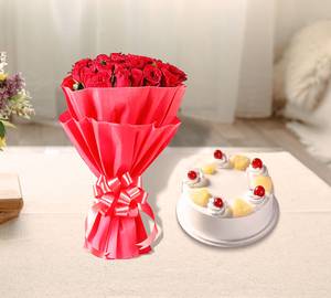 Pineapple Cake With Flower Bunch