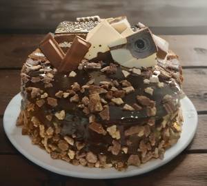 Kit Kat Cake
