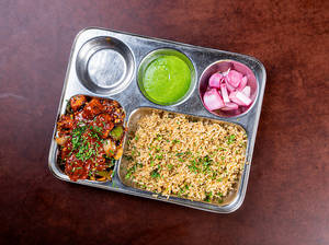 Burnt Garlic Fried Rice With Chilli Paneer