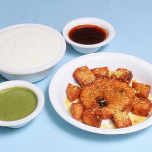 Aloo Tikki With Dahi