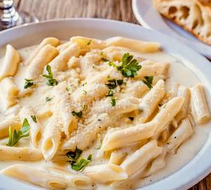 White sause cheese pasta