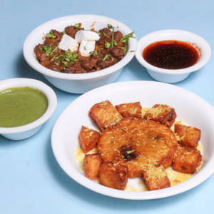 Aloo Tikki Chaat With Chole