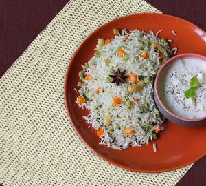 Vegetable Pulao with Curd (100ml)