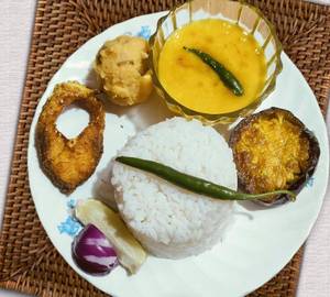 Spacial fish thali