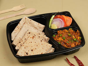 Chicken Keema Hara Matar + 4 Tawa Roti Mealbox [3Cp]