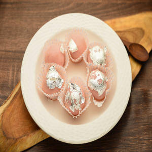 Strawberry Ball Sandesh