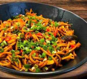 Chicken schezwan noodles[Full]