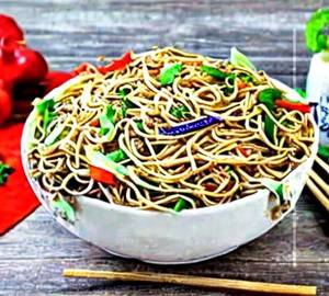 Chicken hakka noodles
