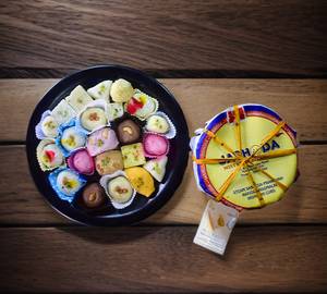 Mixed Shondesh (500 Gms) + Lal Mishti Doi (1.25kg)