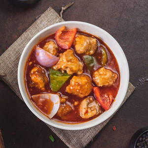 Chilli Garlic Chicken In Red Bell Pepper (6 Pcs)