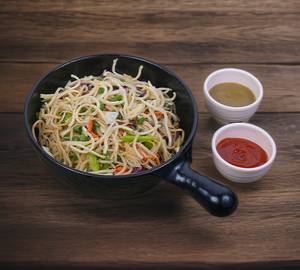 Veg hakka noodles