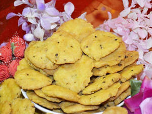 Namkeen Mathi [200 Grams]