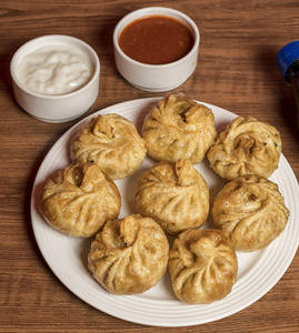 Veg Fried Momos (8 Pcs)