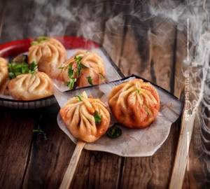 Steam schezwan momos