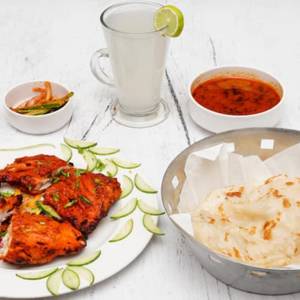 Half Tanduri Chicken +2kuboos / 2 Kp+gravy+maynz+salad+lime Juice