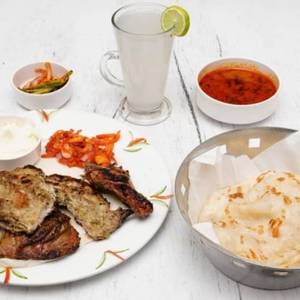 Half Pepper Bbq Chicken+2 Kuboos/2 Kp+gravy+maynz+salad+lime Juice