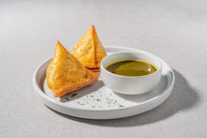 Samosa with Chutney